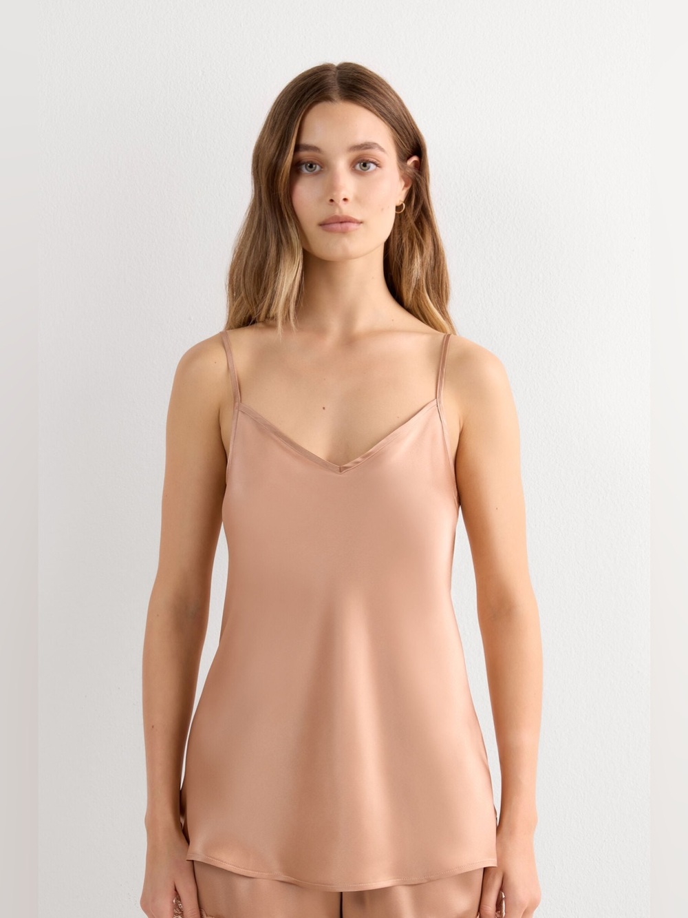 Intimissimi Silk Satin Top with V-neckline in pink satin camel tan size small